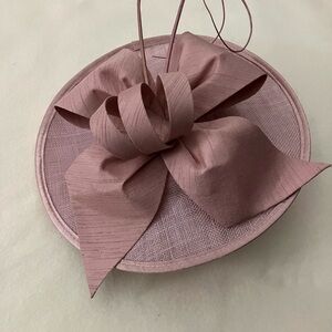 Elegant Mauve Women's Fascinator